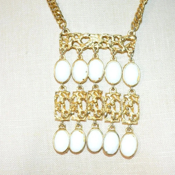 Etruscan Style White Lucite Gold Tone Bar Tassel - Picture 4 of 8